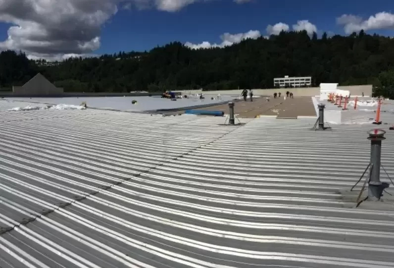 Experienced Auburn commercial roof contractor in WA near 98002